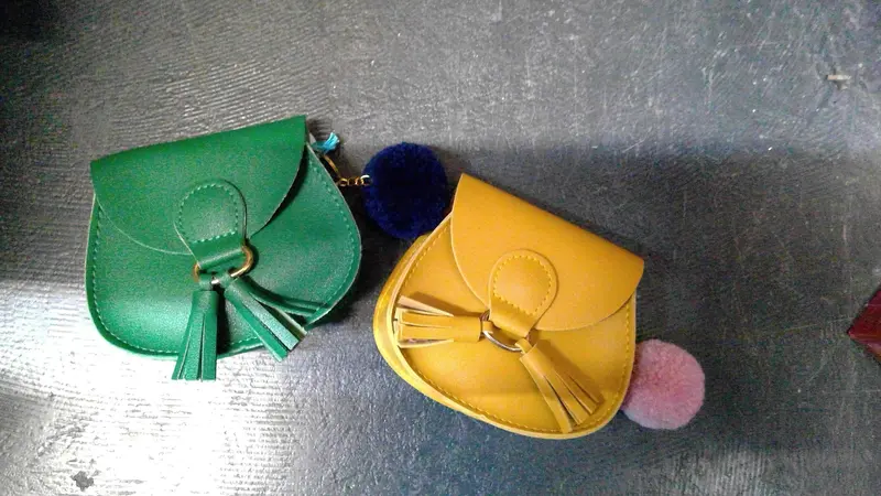 Compact Shoulder Bag With Pom-Pom Accent – Stylish Mini Crossbody 1