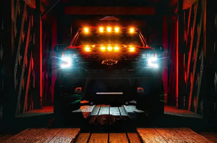 Auto Ventshade Aerocab Marker Light – Color-Matched Silver Metallic Housing With Five Amber Leds (Model 698168-Gan) 1